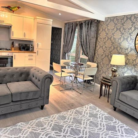 Welsh Villa-Hot Tub-Tenby-Carmarthen-Forestsetting Esterno foto
